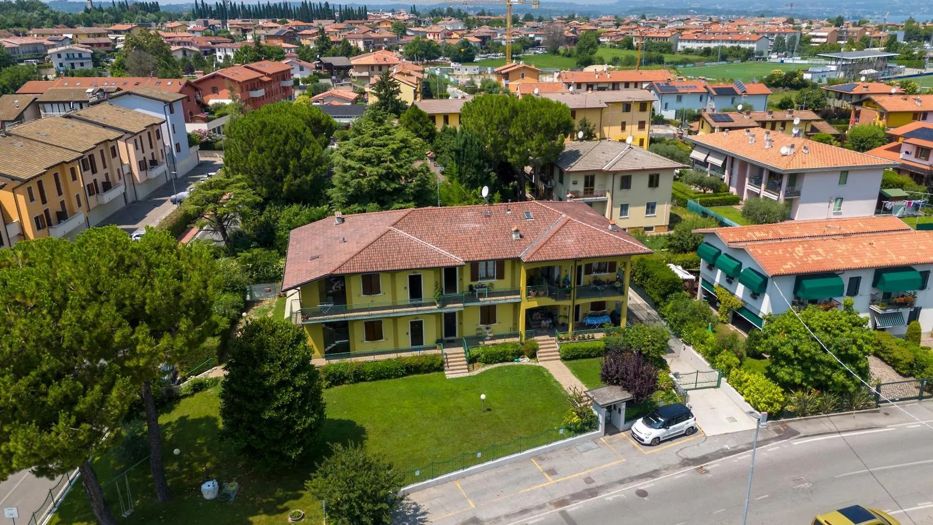 Residenza Vittoria - Happy Rentals Desenzano del Garda 0*,  Włochy